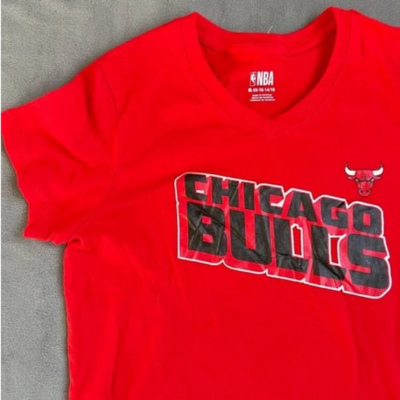 NBA Chicago Bulls Girls' Short Sleeve V-Neck T-Shirt L 10/12 - Picture 2 of 4